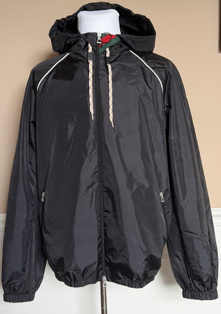Gucci Men’s Nylon Satin Hooded Windbreaker Jacket Black 46 US (56) 68937 IT NWT